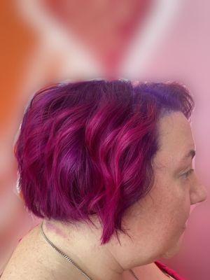 Pink and purple ombré.
*Haircut not serviced by me.
#ombrehair #pinkandpurpleombre #ombrehaircolor #batonrougecolorist