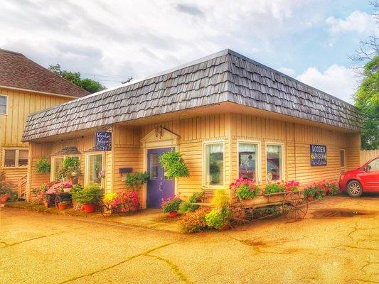 Wooden Wagon Floral Shoppe storefront