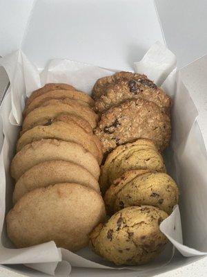 An assorted box that has chocolate chip, snickerdoodle, oatmeal raisin, and pumpkin spice chocolate chip!