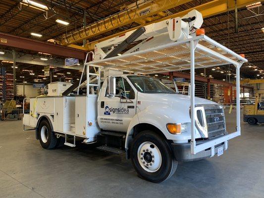 Bucket truck rental on site