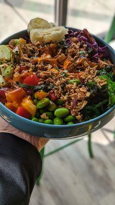 Poke bowl with rice and spicy tofu