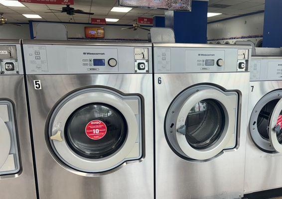 Coin Laundromat, Laundry Drop Off and Laundry Delivery