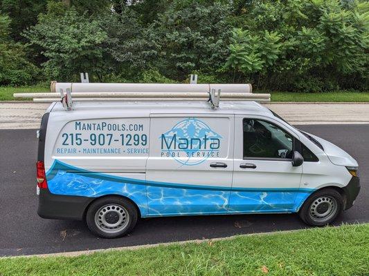 Manta Pool Service work van