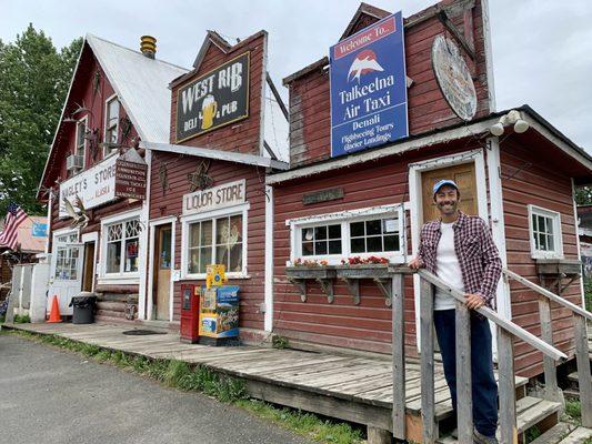 The old fashioned storefronts of Talkeetna.