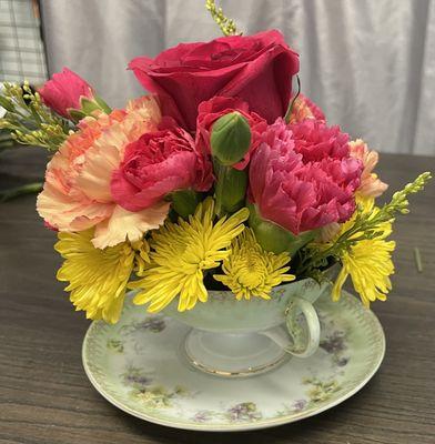 Vintage tea cup fresh flowers