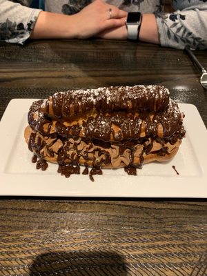 Éclair fourré à la mousse au chocolat