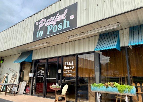 Front of Flea Market/ Antique store in Monett MO