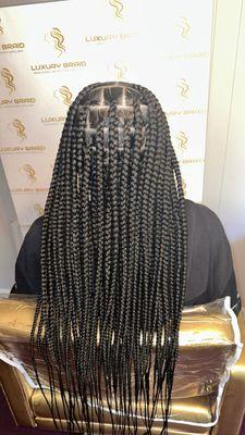 Large knotless box braid