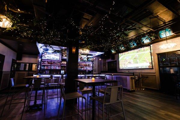 Tons of large flat screen TVs including a giant 120" projector screen throughout, so wont miss a second of the big game!