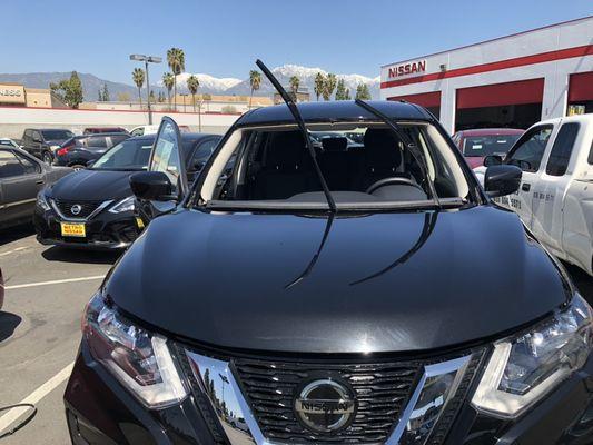 Nissan Rogue 2018 replace new windshield