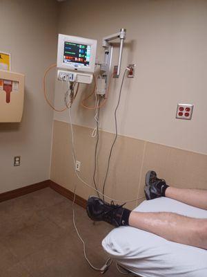 No basket on wall  for BP cuff or oxygen meter. You couldn't hang it over the screen?