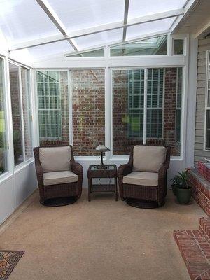 Sunroom w/10 year manufacturer warranty and 5 year workmanship warranty.