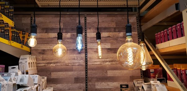 Have I mentioned that I love Edison bulbs?