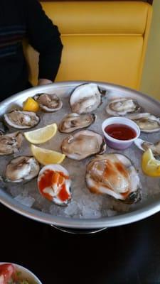 El Barquito Oyster Bar