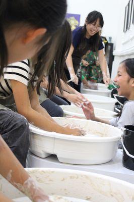 ceramic- wheel throwing class