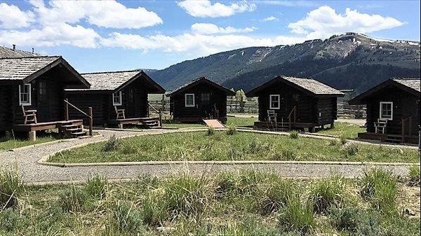 Yellowstone Institute Campus in Lamar Valley, Yellowstone N.P.