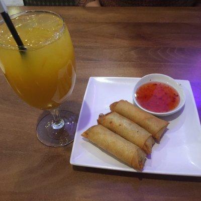 Crispy spring roll and mango juice