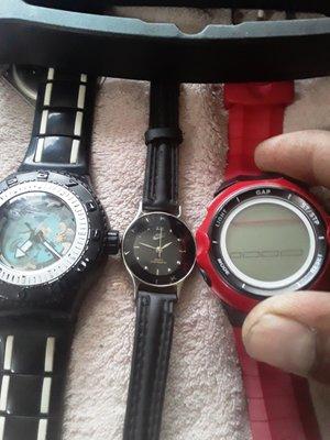 Reloj nike quartz 18k gold y reloj swatch swiss made v8 y el otro reloj watch admiral red