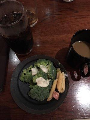 Broccoli with sauce and penne salad