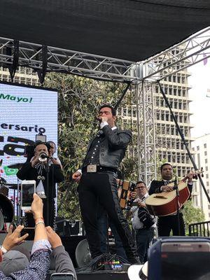 Pablo Montero singing