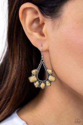 These Beautiful Yellow crackle
Stone Fish hook Earrings are amazing they are easy matched to all our Yellow crackled Necklaces . $5