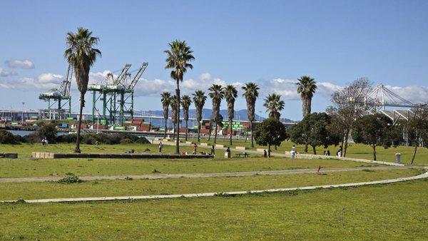 Middle Harbor Shoreline Park