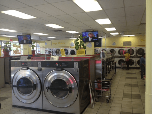 CLEAN laundromat with plenty of TVs