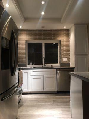 Kitchen backsplash and ceiling molding repair.