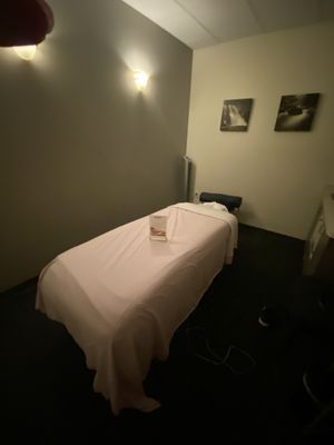 10/1/21 massage room (they're very small at this hand and stone)