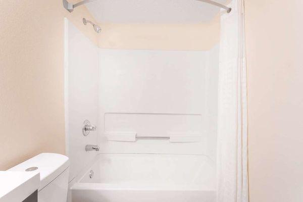 Guest room bath