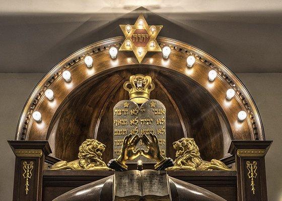 The top of the synagogue's beautiful, hand-crafted wooden ark. Photo from synagogues360.org.