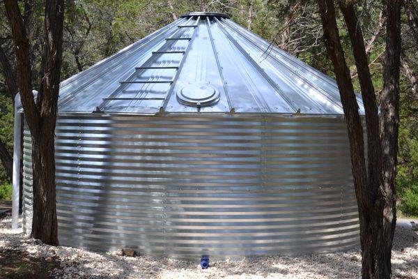 Installation of an 18,800 gallon steel rainwater tank near New Braunfels, TX