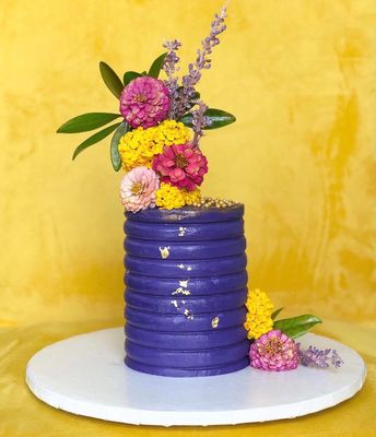 Fresh flowers cake