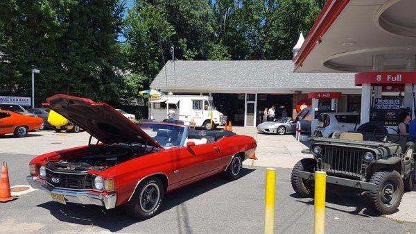 Car show at Pauls Garage