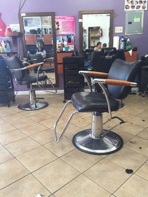 Small salon but very good service. There's is now a barber and nail tech.