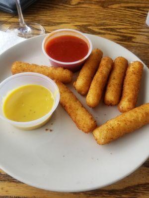 Mozzarella Sticks with honey mustard and marinara