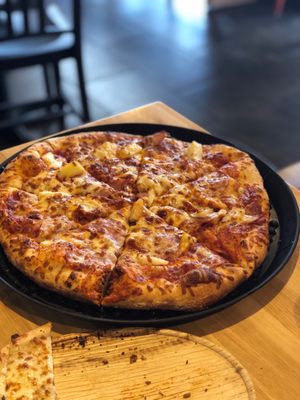 Hawaiian Pizza with fresh cut Pineapple. Crust is so good.