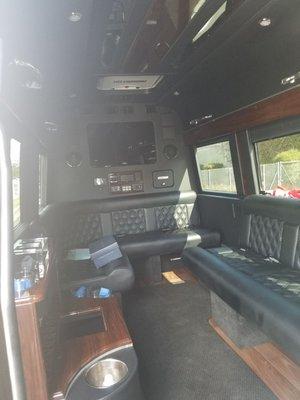 MERCEDES BENZ SPRINTER SEATS 16 COMFORTABLY $100 PER HOUR