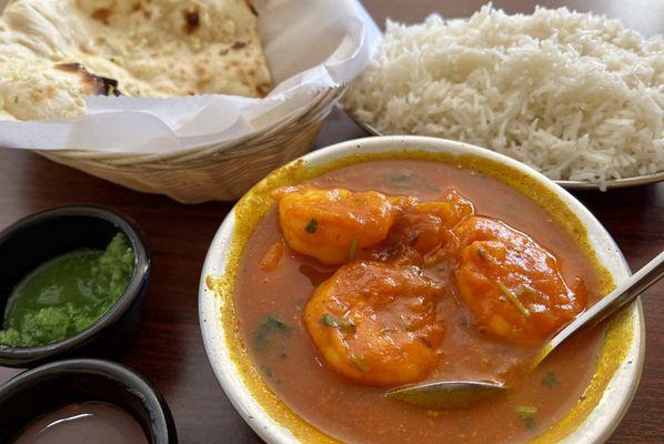 Shrimp Vindaloo and garlic naan.