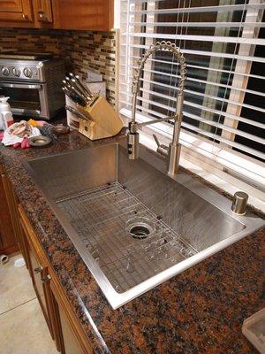 Stainless steel one drain sink with high quality kitchen faucet