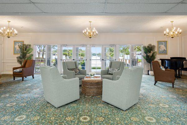 Williamsburg Landing | Assisted Living | Wilton Manors, FL | Seating area