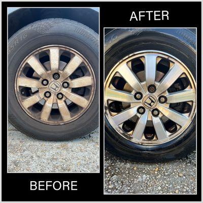 Before and after of the wheels on a 2007 Honda Odyssey.