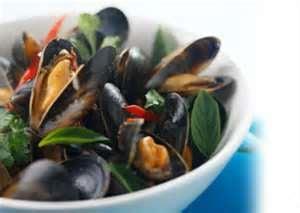 Steamed black mussels in  white wine and garlic