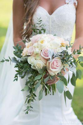 We offer fresh floral design!  Yasmin Leonard Photography