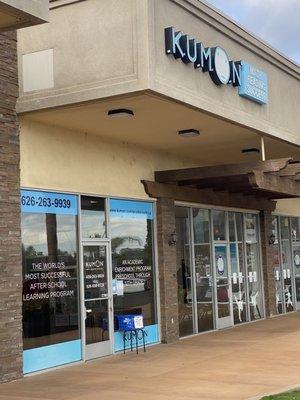 Front place located inside the komplex near grocery outlet and mc donalds.