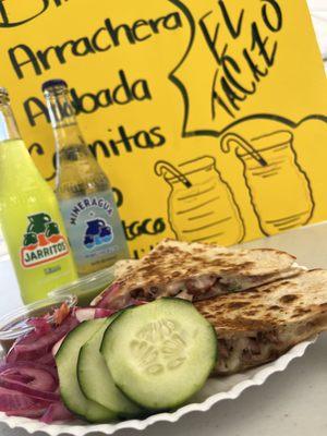 Quesadilla con arrachera ( carne de res )
EL TACAZO