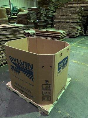 This Used Heavy Duty Triple Wall Gaylord Box also known as a Bulk bin, Skid box, Pallet box, Bin box is a pallet-size box