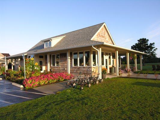 Stop by the clubhouse for a meal after your round...