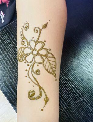 Temporary Henna designed.