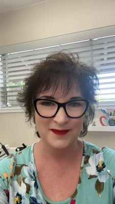 Hello, My name is Belinda Heller I've been a hairstylist
 for 42 years.I still love going
 to work and making people
 beautiful.